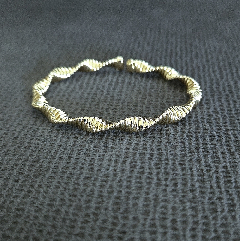 Caldelli Twisted🧬 Gold💛 Flexible Cuff Bracelet - NWT - Picture 3 of 16